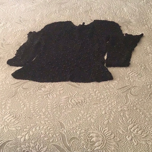 ⬇️Price Dropped ⬇️Vintage slip on black crotched top with black pearls - Picture 2 of 5
